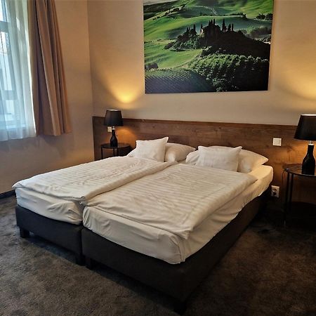 סזומבאת'לי Garda Hotel מראה חיצוני תמונה