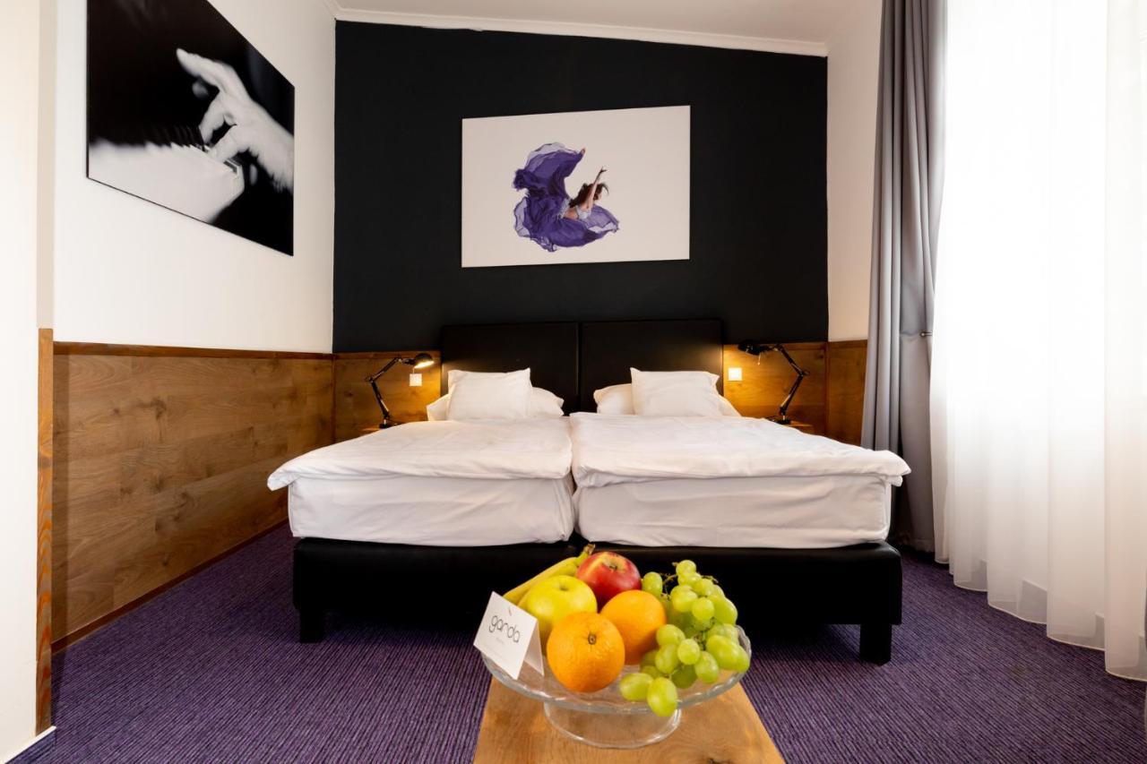 סזומבאת'לי Garda Hotel מראה חיצוני תמונה