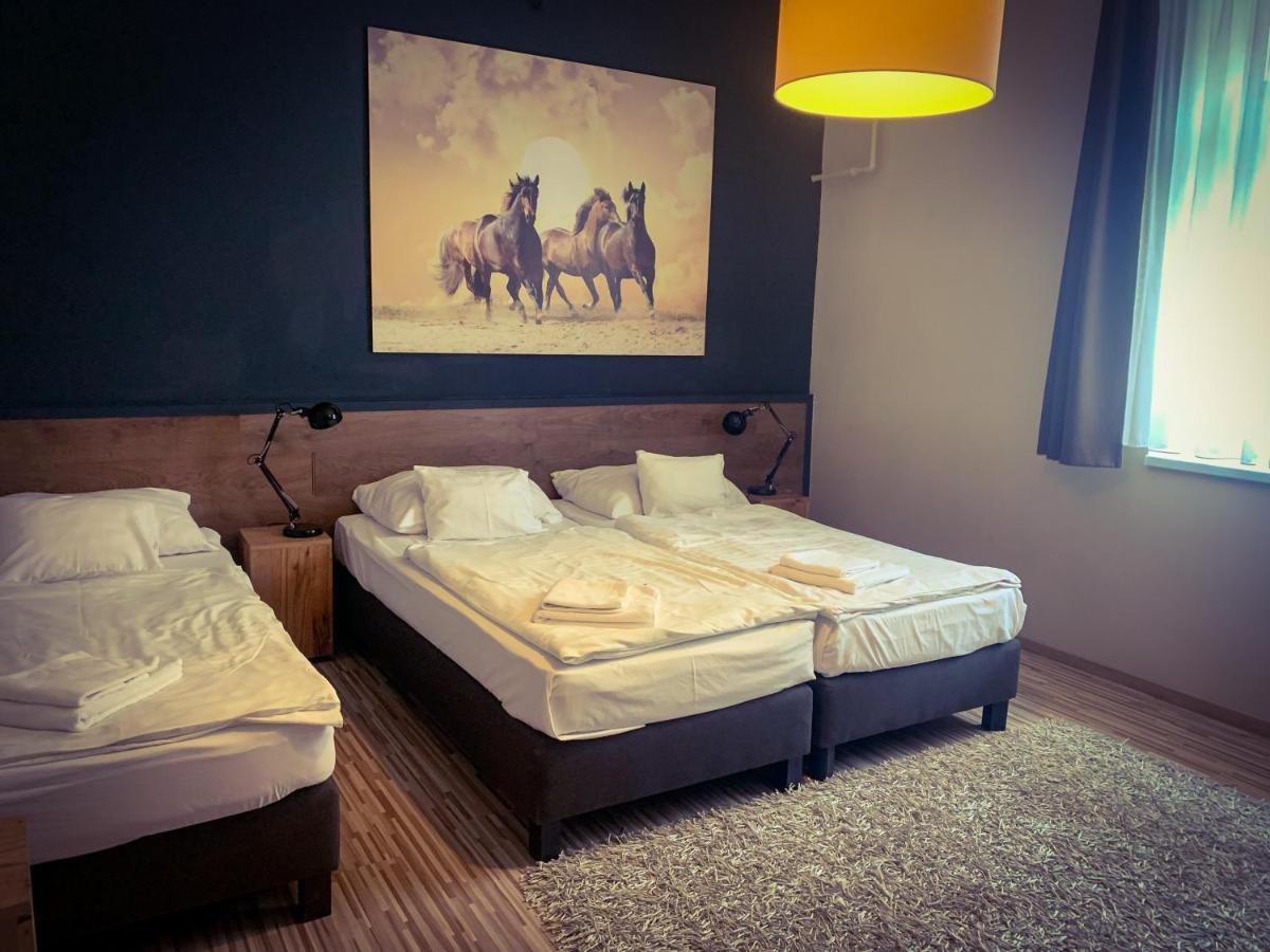 סזומבאת'לי Garda Hotel מראה חיצוני תמונה