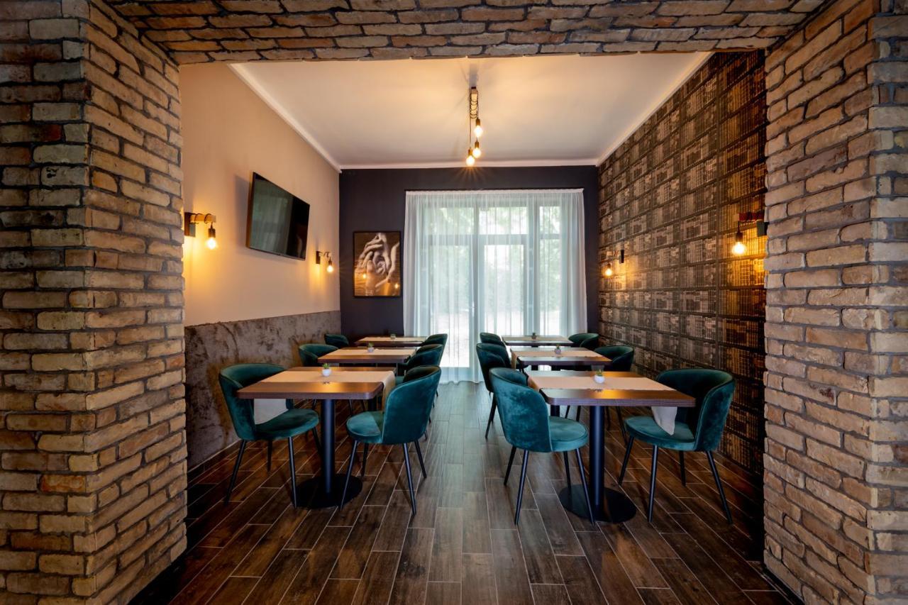 סזומבאת'לי Garda Hotel מראה חיצוני תמונה
