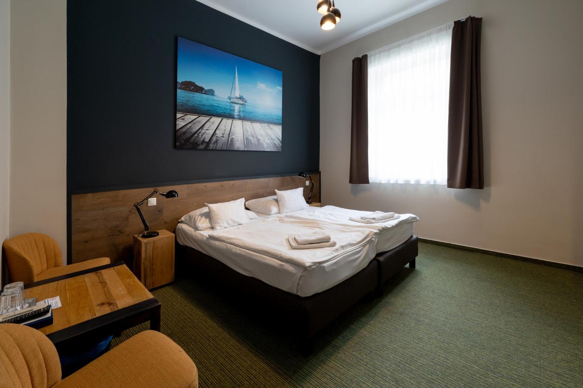 סזומבאת'לי Garda Hotel מראה חיצוני תמונה