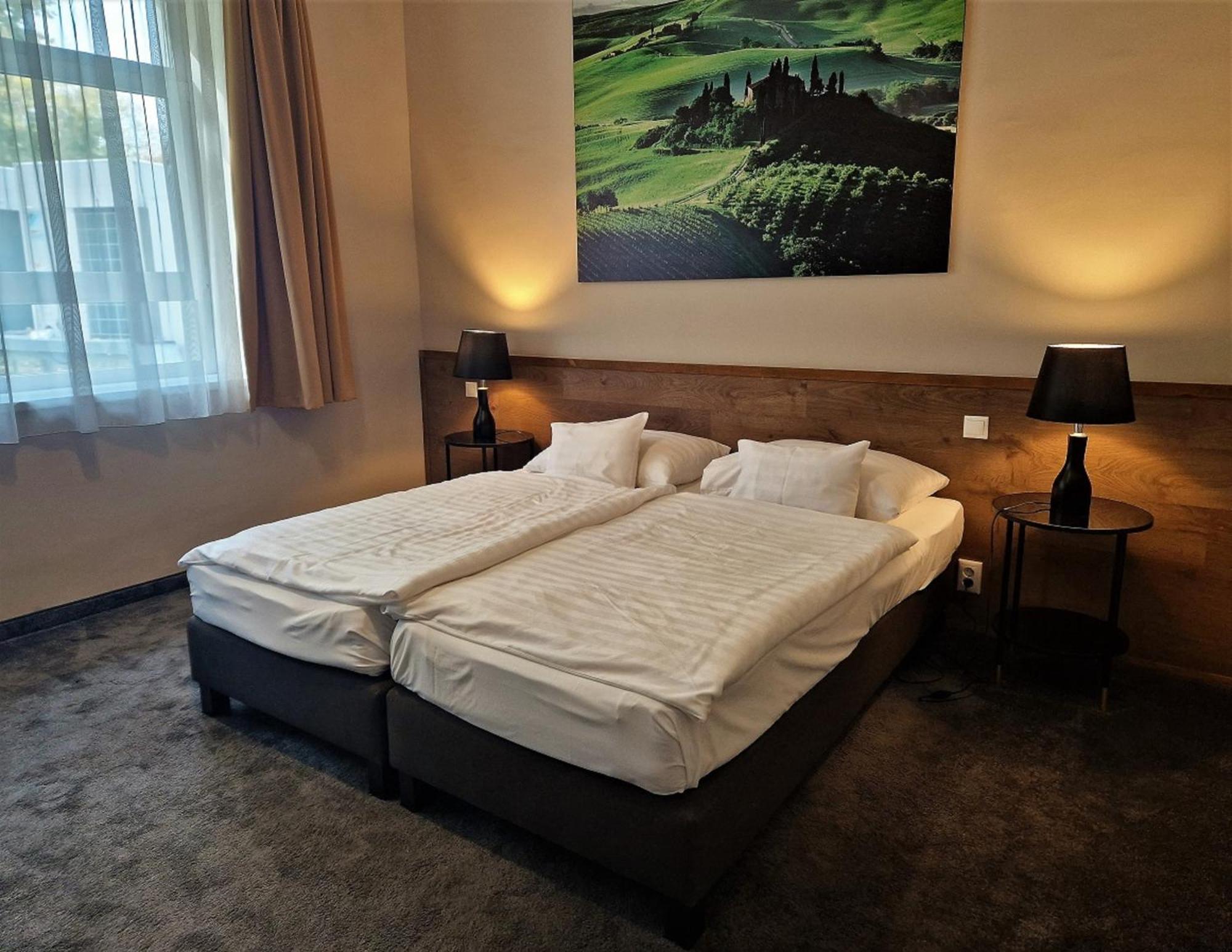 סזומבאת'לי Garda Hotel מראה חיצוני תמונה