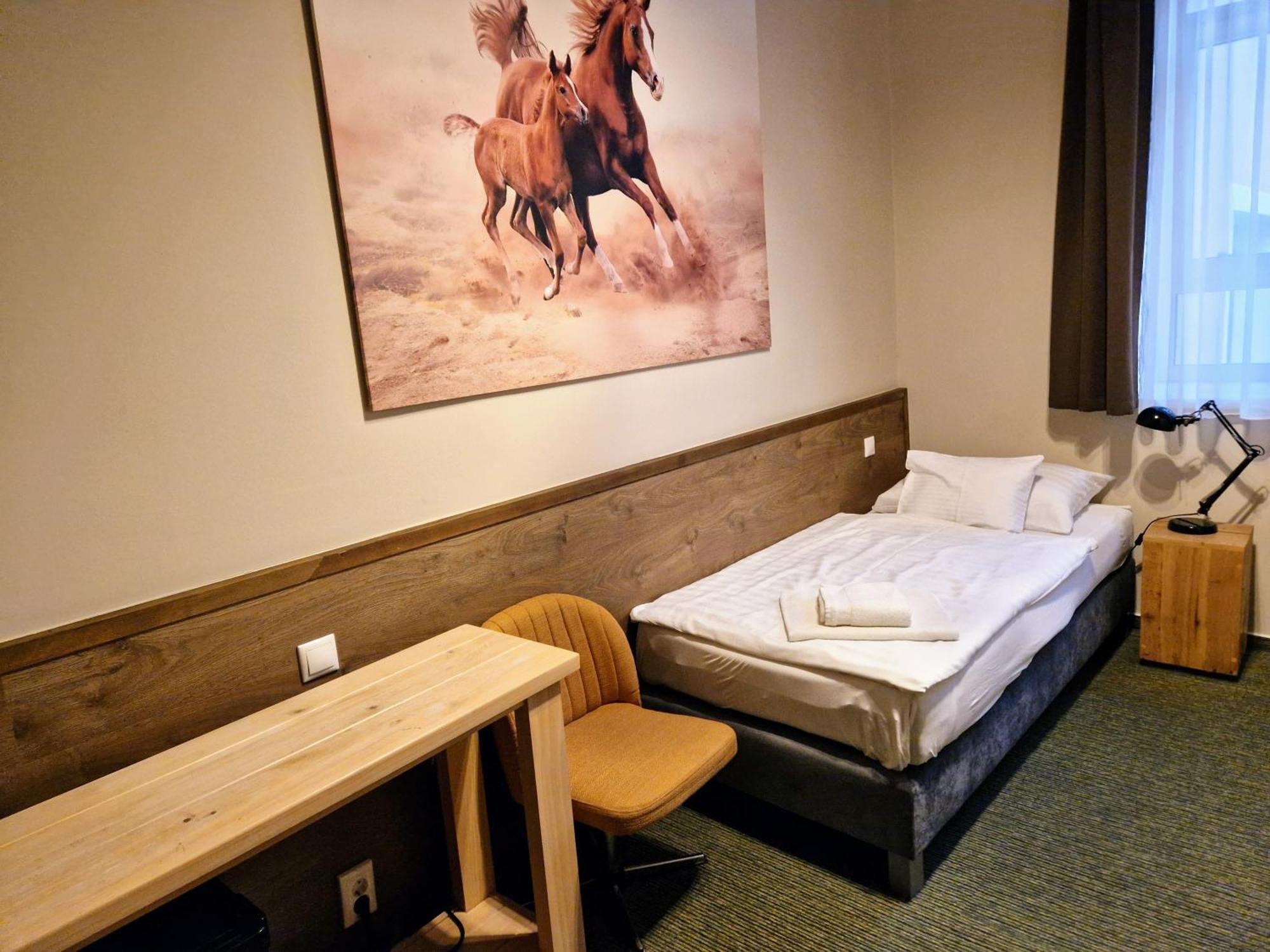 סזומבאת'לי Garda Hotel מראה חיצוני תמונה