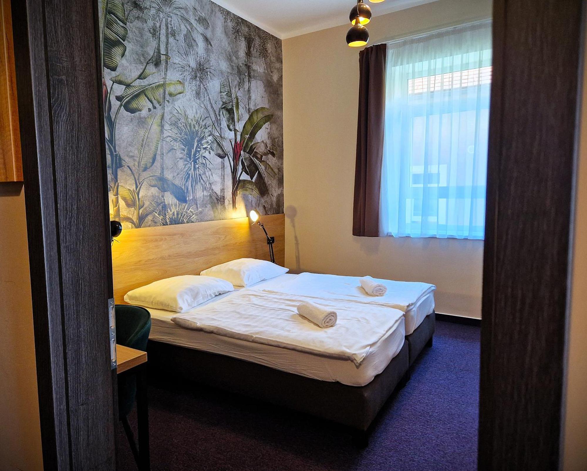 סזומבאת'לי Garda Hotel מראה חיצוני תמונה