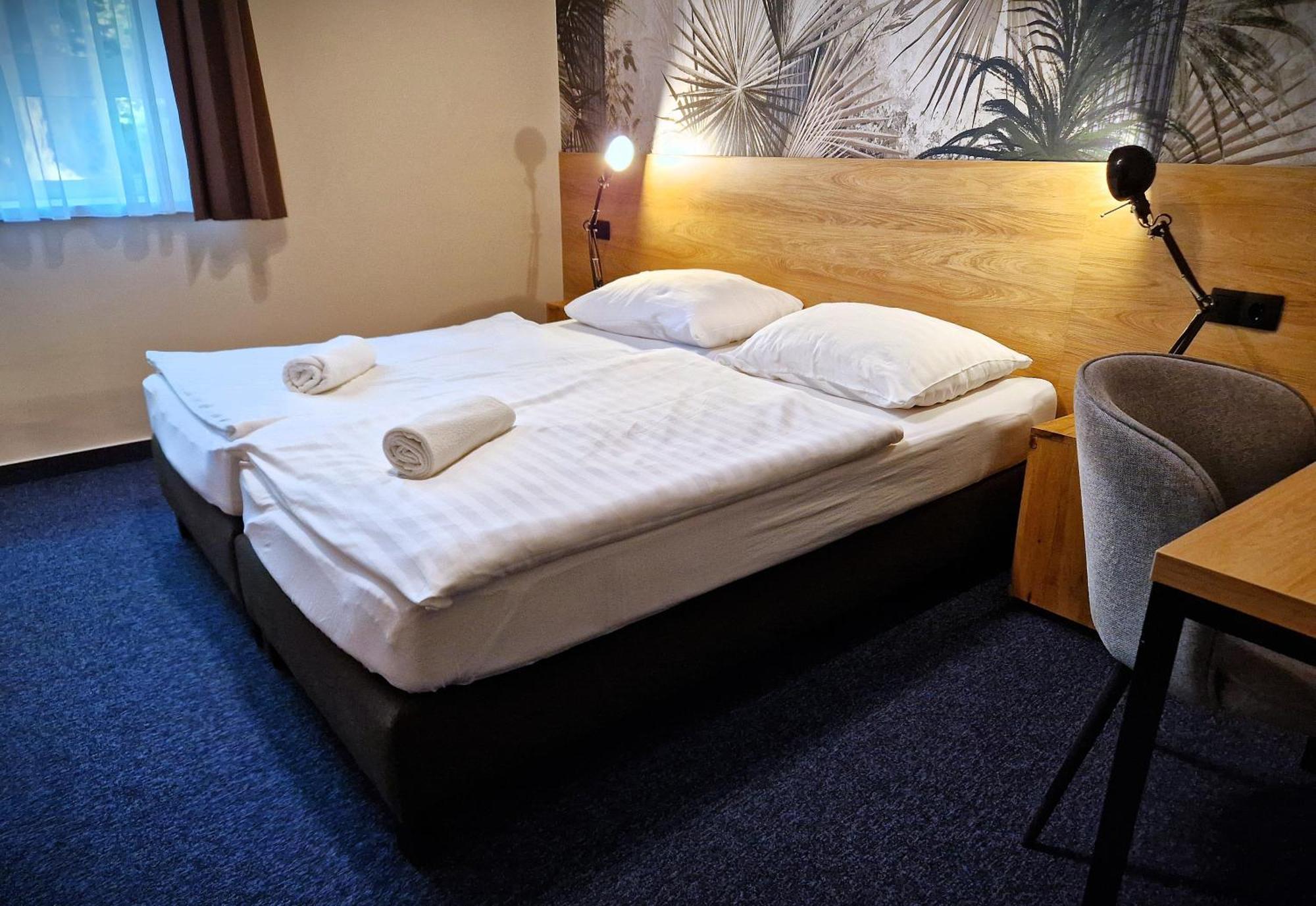 סזומבאת'לי Garda Hotel מראה חיצוני תמונה