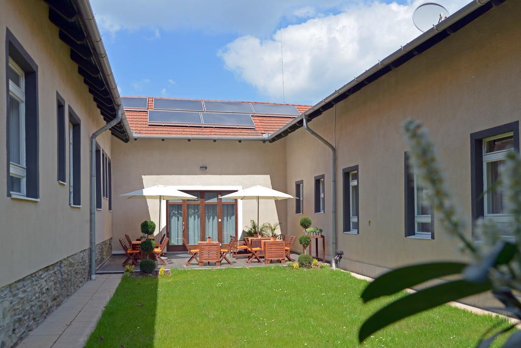 סזומבאת'לי Garda Hotel מראה חיצוני תמונה